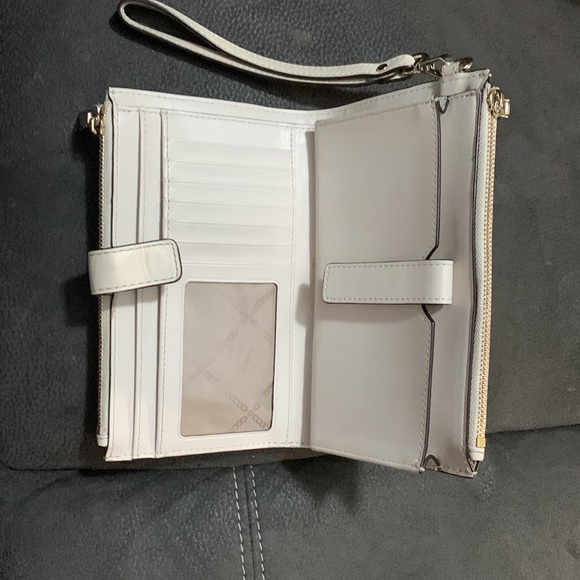 Michael Kors adele logo smartphone wallet - Picture 2 of 10